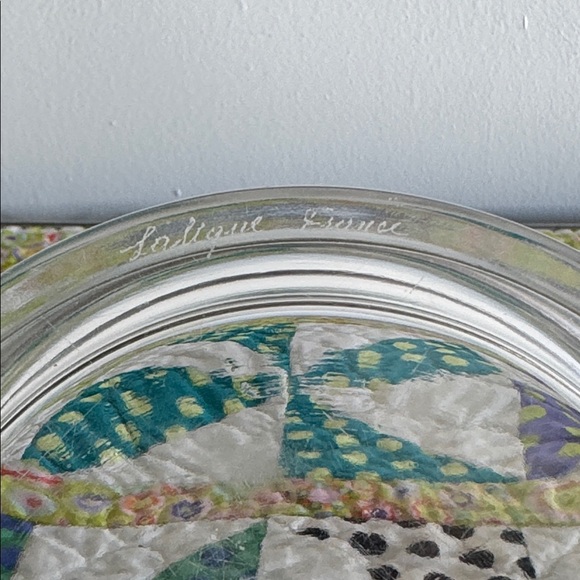 Signed LALIQUE France Crystal ROGER Dresser Powder Box, Issued in 1926 - Picture 4 of 4